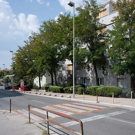 Rooftop Li -new, Modern, Center