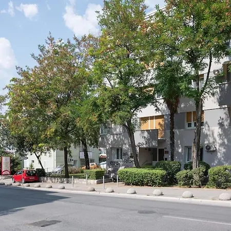 Rooftop Li -new, Modern, Center Apartment Split