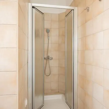 Rooftop Li -new, Modern, Center Split