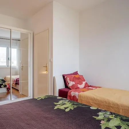 Rooftop Li -new, Modern, Center Apartment Split