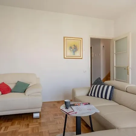 Rooftop Li -new, Modern, Center Apartment Split